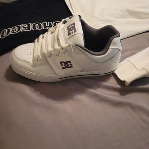 DC whit leather shoes